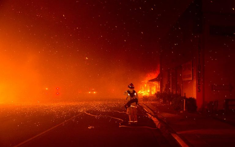 Τουλάχιστον 5 οι νεκροί απο τις πυρκαγιές στην Καλιφόρνια