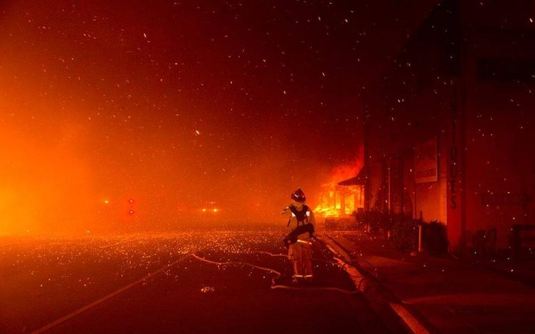 Καλιφόρνια: Μαίνονται ανεξέλεγκτες οι φονικές πυρκαγιές – Στους 44 οι νεκροί