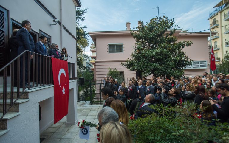 ΑRD: Ολοένα και περισσότεροι Τούρκοι αυτοεξόριστοι στην Ελλάδα