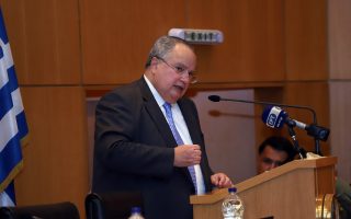 Ο πρώην υπουργός Εξωτερικών Νίκος Κοτζιάς και πρόεδρος του «Πράττω» μιλάει σε εκδήλωση με θέμα «Για μια δημοκρατική, προοδευτική και πατριωτική Ελλάδα σε έναν κόσμο που αλλάζει» που πραγματοποιήθηκε στο Εμπορικό Επιμελητήριο Ηρακλείου Κρήτης, στο πλαίσιο περιοδείας της Κίνησης του «Πράττω», τη Δευτέρα 22 Οκτωβρίου 2018. ΑΠΕ ΜΠΕ/ΑΠΕ ΜΠΕ/ΝΙΚΟΣ ΧΑΛΚΙΑΔΑΚΗΣ