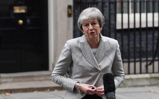epa07182818 British Prime Minister Theresa May delivering a statement to the press outside 10 Downing Street in London, Britain, 22 November 2018. Prime Minister Theresa May has held an emergency Brexit cabinet meeting seeking to sell her Brexit deal to her cabinet ministers.  EPA/ANDY RAIN