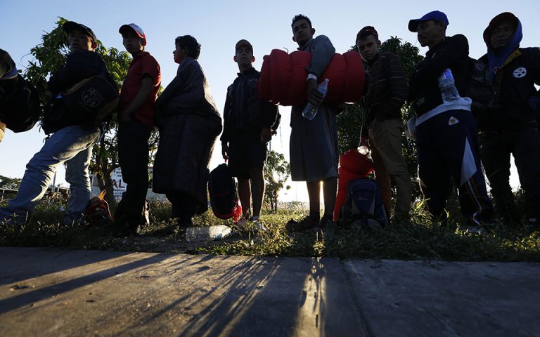 Μεξικό-καραβάνι μεταναστών: Οι πρώτες αφίξεις στα σύνορα με τις ΗΠΑ – H αντίδραση Μάτις