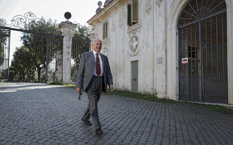 Ιταλία: Η διένεξη με την ΕΕ οδηγεί σε παραίτηση τον υπουργό Ευρωπαϊκών Υποθέσεων