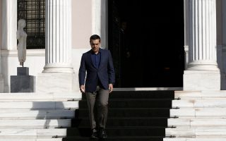 handelsblatt-i-politiki-tsipra-enteinei-tin-anisychia-stis-agores0