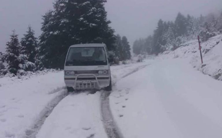 Λάρισα: Μισό μέτρο χιόνι στο καταφύγιο Κισσάβου
