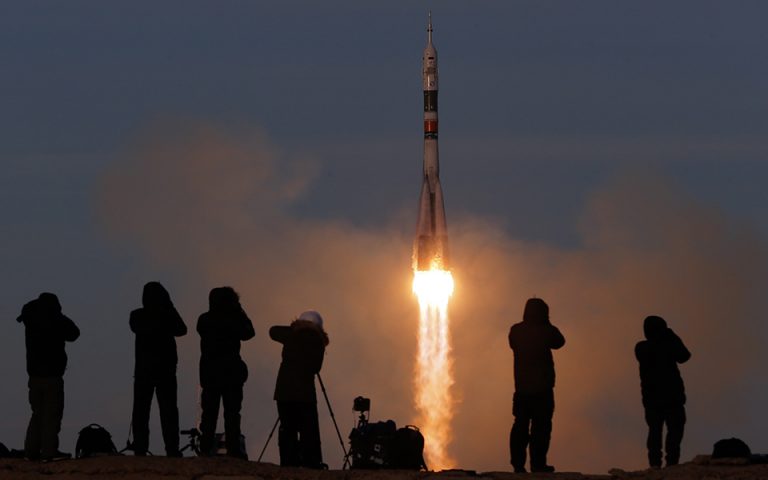 Επιτυχής εκτόξευση για το Soyuz δύο μήνες μετά το ατύχημα που προκλήθηκε από βλάβη σε έναν κινητήρα