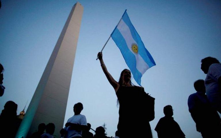 Αργεντινή: Σε αύξηση κατά 35% του ηλεκτρικού ρεύματος το 2019 στοχεύει η κυβέρνηση