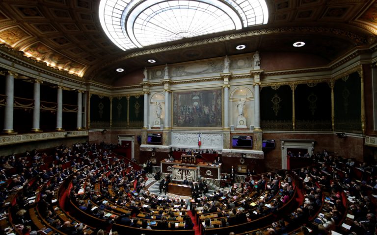 Η γαλλική κυβέρνηση σκέφτεται αλλαγές στον φόρο μεγάλης ακίνητης περιουσίας