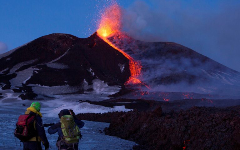 Εκρηξη στο ηφαίστειο της Αίτνας – Κλειστό το αεροδρόμιο της Κατάνιας