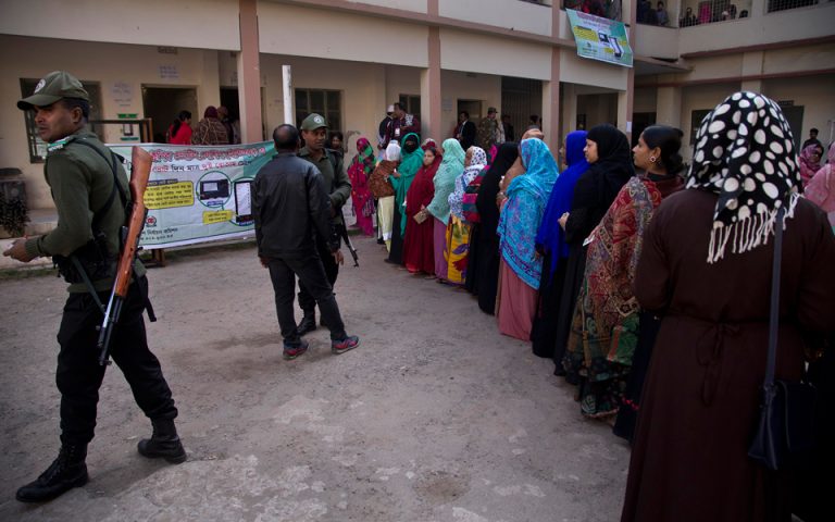 Ματωμένες εκλογές στο Μπανγκλαντές με 10 νεκρούς εν μέσω καταγγελιών για νοθεία