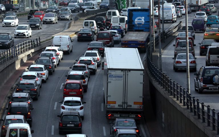 Μποτιλιάρισμα χιλιομέτρων στην Αθηνών – Λαμίας λόγω ακινητοποιημένου οχήματος