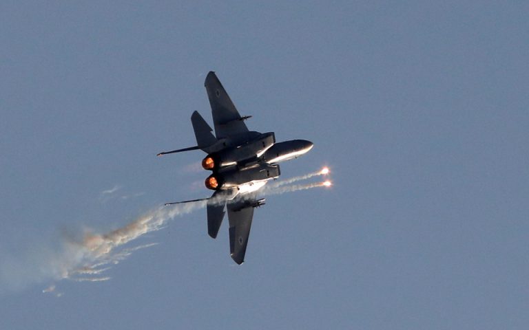 Ισραηλινή αεροπορική επίθεση κατά της Χαμάς μετά την εκτόξευση ρουκέτας από τη Γάζα