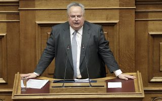 Ο υπουργός Εξωτερικών Νίκος Κοτζιάς μιλάει από το βήμα της Βουλής στη συζήτηση επί της πρότασης δυσπιστίας της Νέας Δημοκρατίας κατά της Κυβέρνησης, στην Ολομέλεια της Βουλής, Αθήνα, Σάββατο 16 Ιουνίου 2018. ΑΠΕ-ΜΠΕ/ ΑΠΕ-ΜΠΕ/ ΣΥΜΕΛΑ ΠΑΝΤΖΑΡΤΖΗ