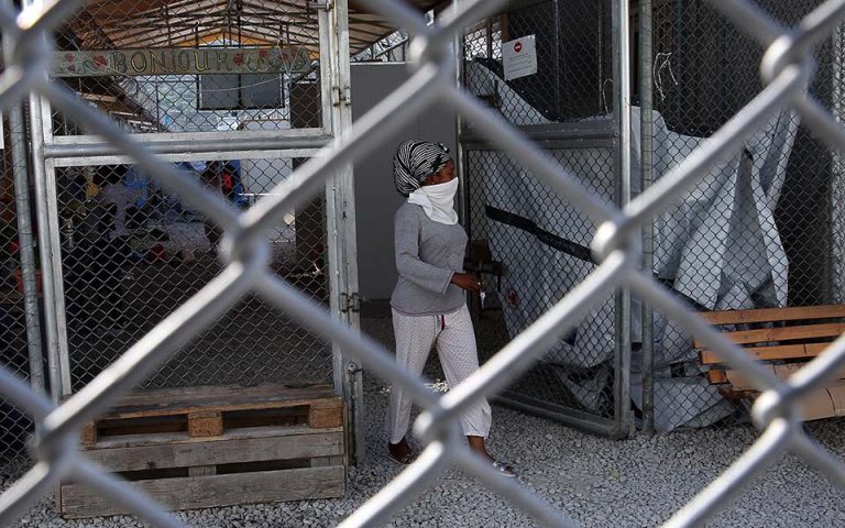 Spiegel: «Λέσβος, το νησί – φυλακή»