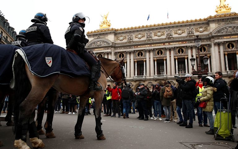 Ξανά στους δρόμους τα κίτρινα γιλέκα – Επί ποδός χιλιάδες αστυνομικοί στο Παρίσι (Live εικόνα)