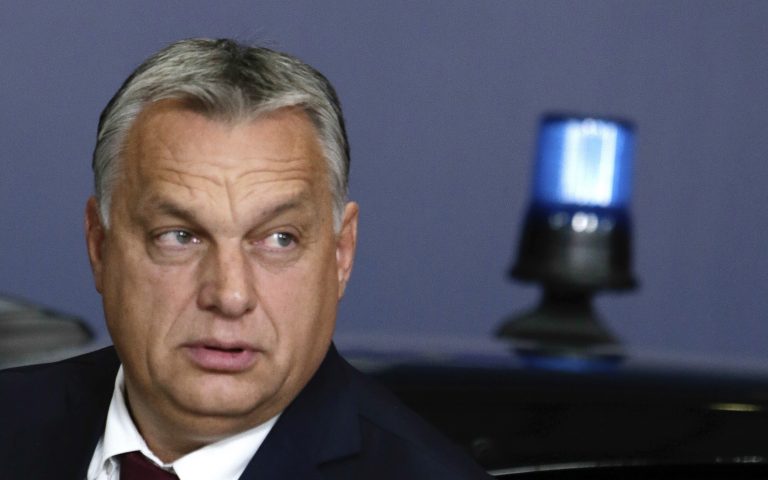 Ουγγαρία: Σφοδρή κριτική στον πρωθυπουργό Oρμπαν για μετακίνηση αγάλματος του Ίμρε Νάγκι