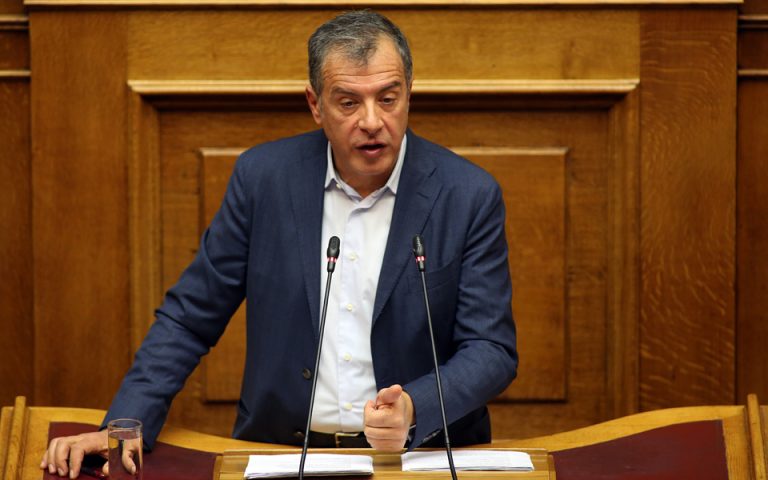 Στ. Θεοδωράκης: Βολικό ψέμα και λαϊκισμός ο ισχυρισμός του πρωθυπουργού ότι η χρεοκοπία της χώρας βασίζεται στις ελίτ