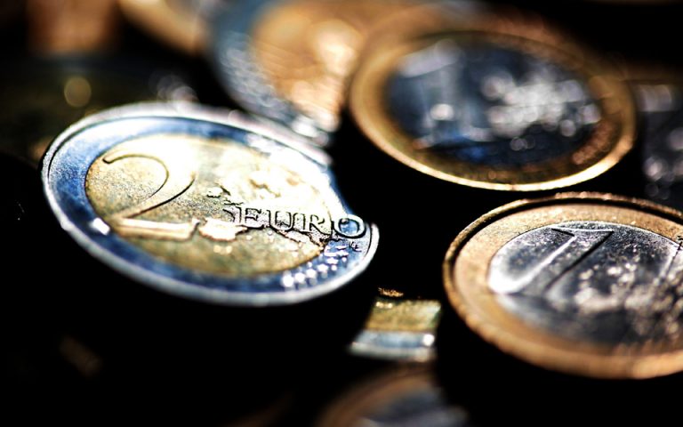 Νέος κατώτατος μισθός: «Στο χέρι» 54 ευρώ, ενώ ο εργοδότης πληρώνει 80 ευρώ