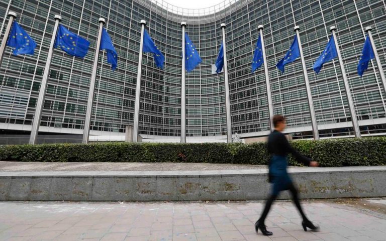 Η Κομισιόν καλεί τους γίγαντες του Ίντερνετ να κάνουν περισσότερα κατά των fake news εν όψει των ευρωεκλογών