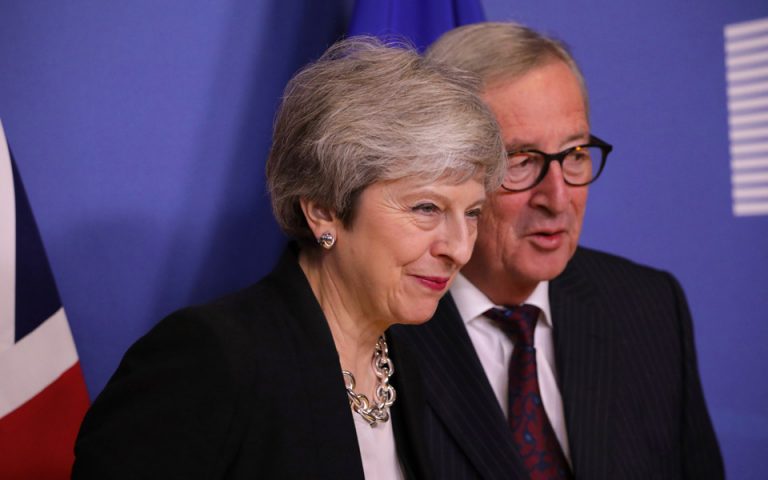 Υπουργοί προειδοποιούν τη Μέι να καθυστερήσει το Brexit – Απειλούν με ανταρσία