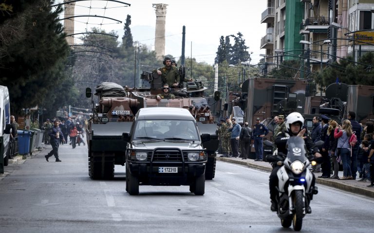 Με ηλιοφάνεια η μεγάλη στρατιωτική παρέλαση στην Αθήνα και η μαθητική στη Θεσσαλονίκη – Ποιοι δρόμοι θα κλείσουν