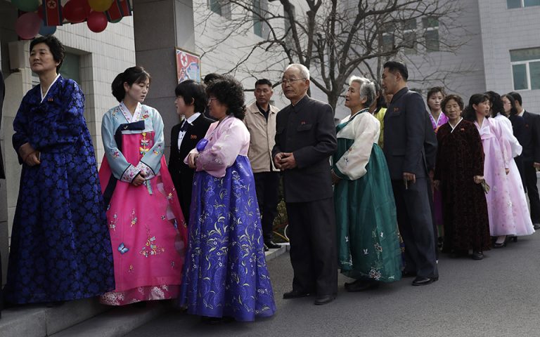 Εκλογές με έναν υποψήφιο, παραδοσιακές στολές και απόλυτη τάξη στη Βόρεια Κορέα (φωτογραφίες)