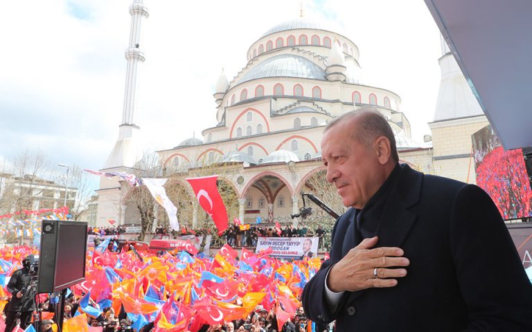 Τουρκία: Στις κάλπες εκατομμύρια πολίτες – Κρίσιμες εκλογές για τον Ερντογάν