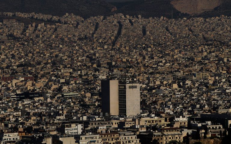 Νew York Times: Εκρηξη, με κοινωνικό κόστος, στην αγορά ακινήτων της Αθήνας