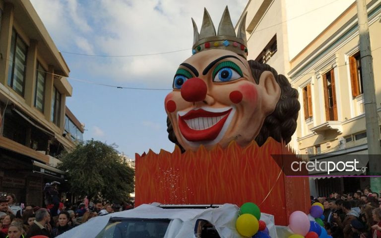 Σε ρυθμούς καρναβαλιού το Ηράκλειο Κρήτης (φωτογραφίες)