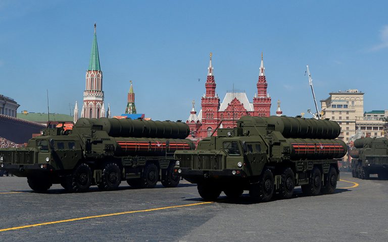 Πύραυλοι S-400 έξω από την Αγ. Πετρούπολη «για να προστατεύσουν στρατιωτικές και πολιτικές εγκαταστάσεις»