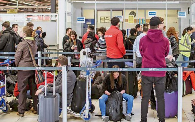 Αυξημένοι έλεγχοι σε αεροδρόμια, μεθοριακούς σταθμούς