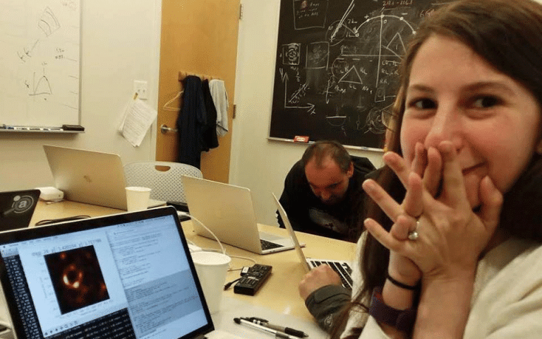 H 29χρονη επιστήμονας πίσω από τη φωτογραφία της μαύρης τρύπας