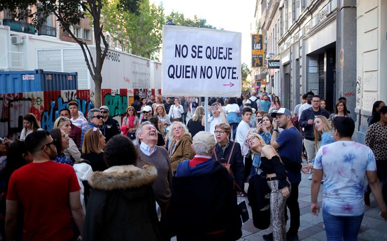 Στις κάλπες οι Ισπανοί: Φαβορί ο Σάντσεθ με την άκρα δεξιά να παραμονεύει