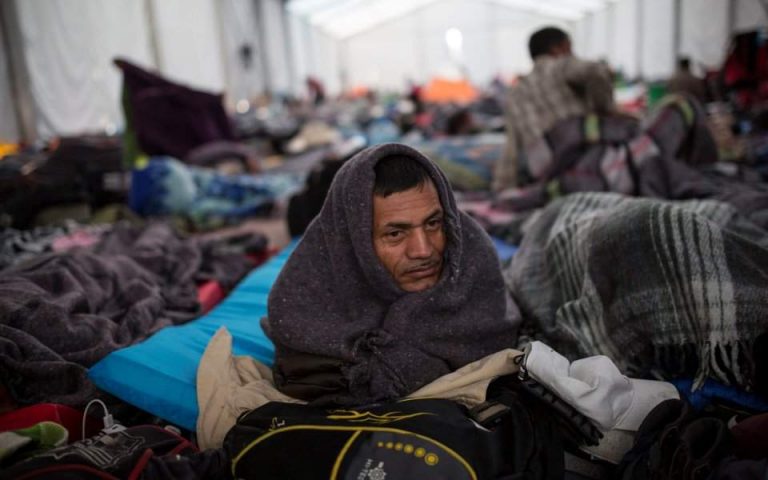 «Πόλεις καταφύγια» σε προπύργια των Δημοκρατικών ετοιμάζει για τους μετανάστες ο Τραμπ