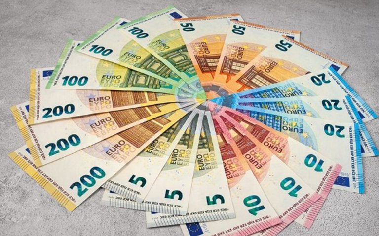 ΕΚΤ: Σε κυκλοφορία σήμερα τα νέα χαρτονομίσματα των 100 και 200 ευρώ