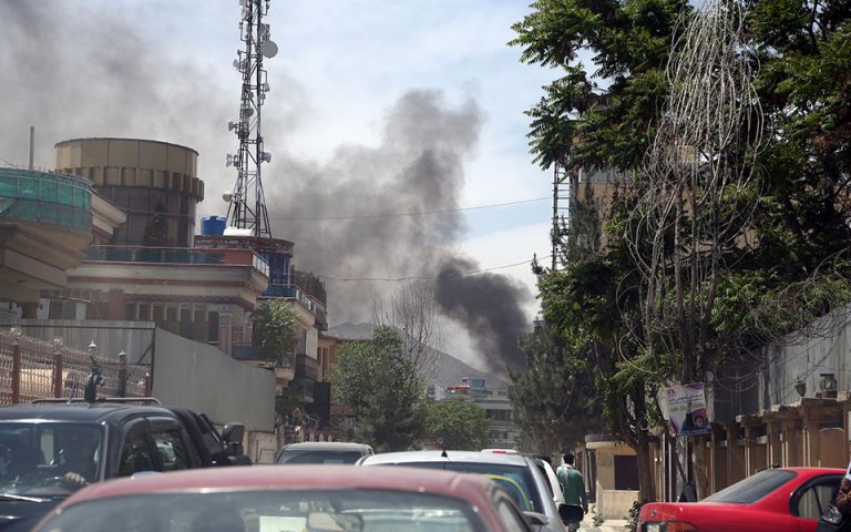 Ισχυρή έκρηξη με στόχο ΜΚΟ στην Καμπούλ – Τουλάχιστον 9 τραυματίες (φωτογραφίες)