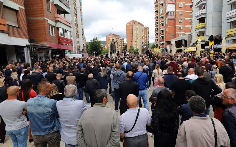 Ηρεμία επικρατεί σήμερα στο βόρειο Κόσοβο μετά τη χθεσινή ένταση