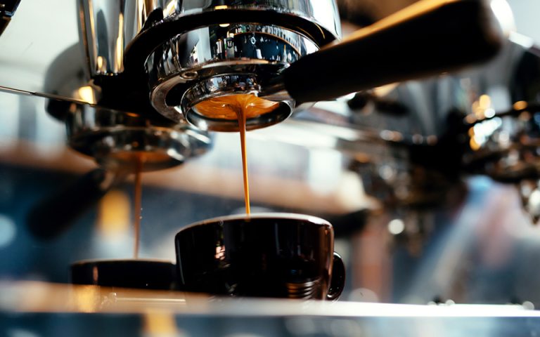 Μπλόκο στη μείωση του ΦΠΑ λόγω… καφέ