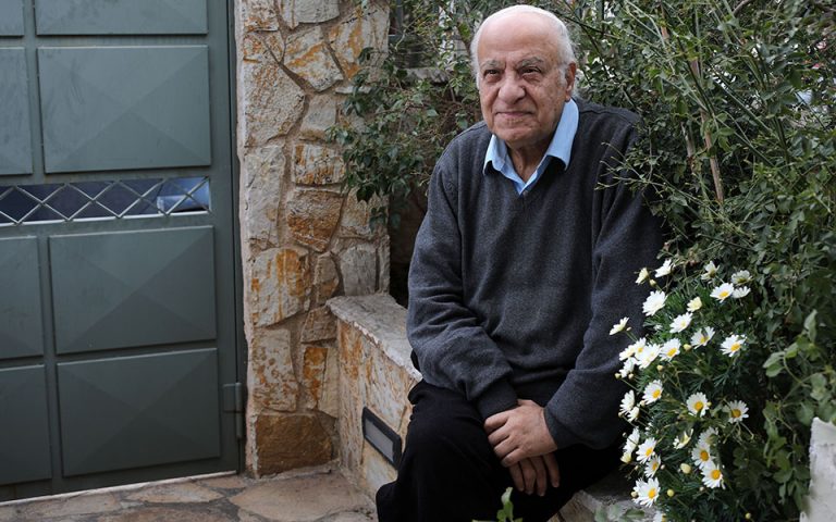 Διονύσης Σιμόπουλος στην «Κ»: Από την Πάτρα στην Αμερική με 250 δολάρια στην τσέπη…