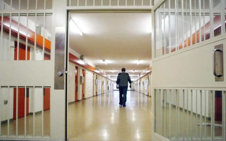 Στο ΣτΕ προσέφυγαν σωφρονιστικοί υπάλληλοι κατά του διευθυντή της φυλακής που υπηρετούν