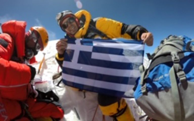 Ο Έλληνας που κατακτά τις πιο ψηλές κορυφές της Γης
