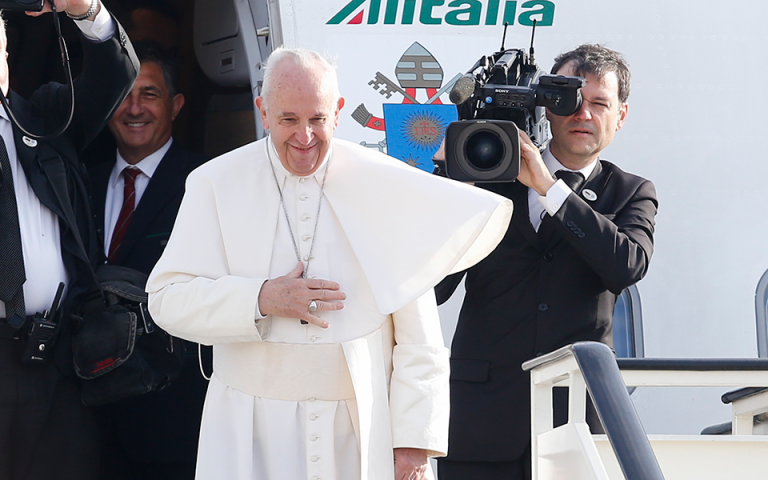 Βόρεια Μακεδονία: Θερμή υποδοχή στον Πάπα Φραγκίσκο, τον πρώτο ποντίφικα που επισκέπτεται τη χώρα