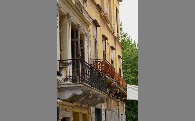 Τα δύο σπίτια της Μπενιζέλου Παλαιολόγου, στη σκιά της Μητρόπολης