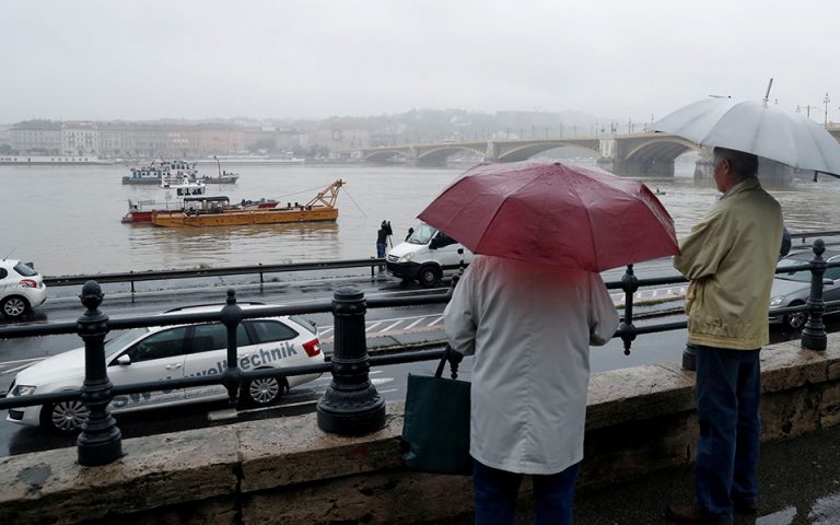 Ναυάγιο στον Δούναβη: Εξανεμίζονται οι ελπίδες για τον εντοπισμό των 21 αγνοουμένων