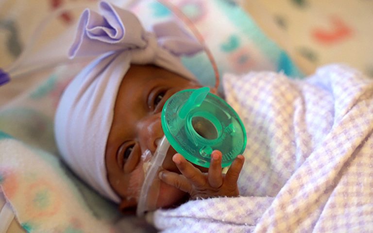 ΗΠΑ: Βγήκε από το νοσοκομείο το μικρότερο μωρό του κόσμου – Γεννήθηκε μόλις 245 γραμμάρια (φωτογραφίες – βίντεο)