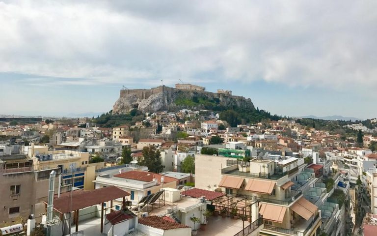Εκτακτα μέτρα για τον καύσωνα και τους ισχυρούς ανέμους ανακοίνωσε ο δήμος Αθηναίων