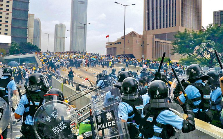 Ενταση και βία στο Χονγκ Κονγκ