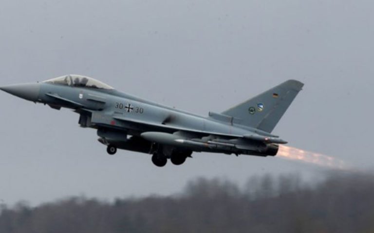 Γερμανία: Συγκρούστηκαν στον αέρα δύο μαχητικά Eurofighter – νεκρός ο ένας πιλότος