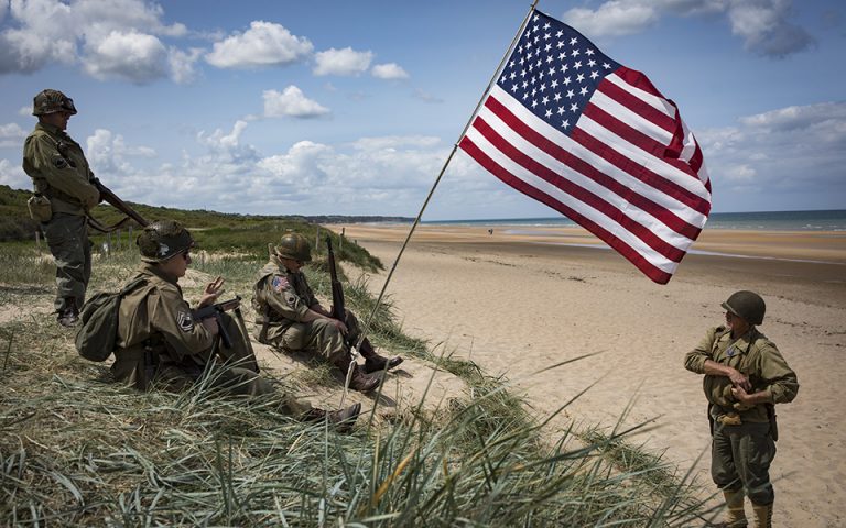 Σε δημοπρασία η πρώτη αμερικανική σημαία που υψώθηκε κατά την Απόβαση στη Νορμανδία