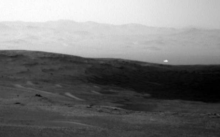 Μυστηριώδης λάμψη σε φωτογραφία από τον Αρη: Η εξήγηση της NASA